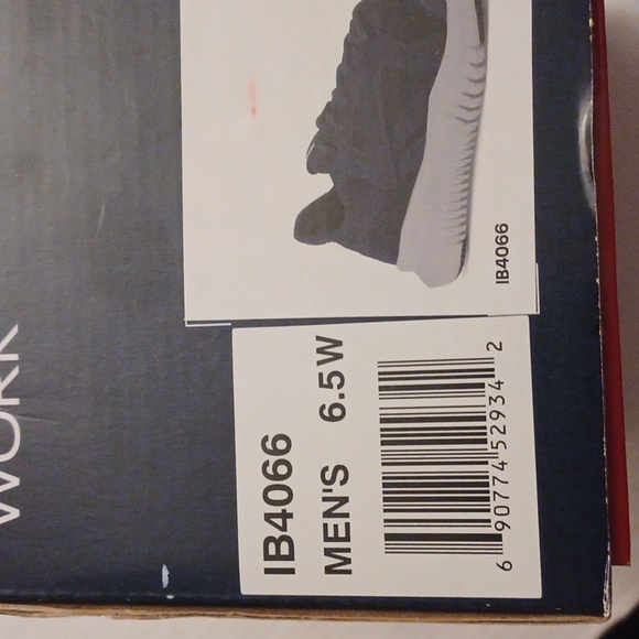 New Athletic Work Shoes - Reebok - Size 6.5 W (Men) - Picture 11 of 14